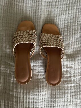 Universal Thread Woven Tan Sandals